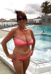 Grote tieten in bikini